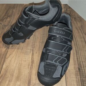 Giro Carbide Cycling Shoes Men's Size: EU43 US 9.5 UK 8.5 Preowned w/ Cleats.